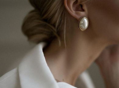 Сережки пусети: що це таке та як їх носити?