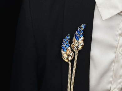 Патріотичні прикраси у формі брошки: оригінальні тризуби, прапори, колоски