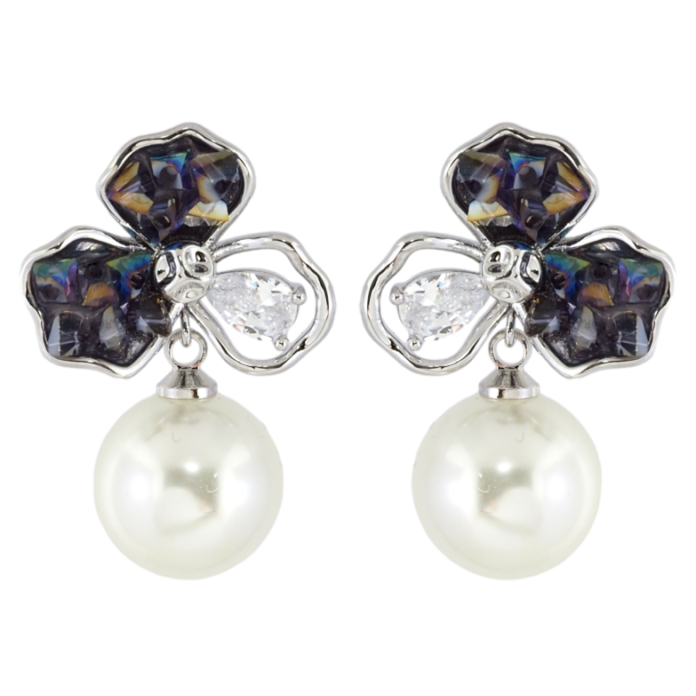 Сережки Xuping JEAN GOUJON Родій пусети «Квіткові підвіски з чорно-білими кристалами та перлинами» фото №1 Сережки Xuping JEAN GOUJON Родій пусети «Квіткові підвіски з чорно-білими кристалами та перлинами» фото №1