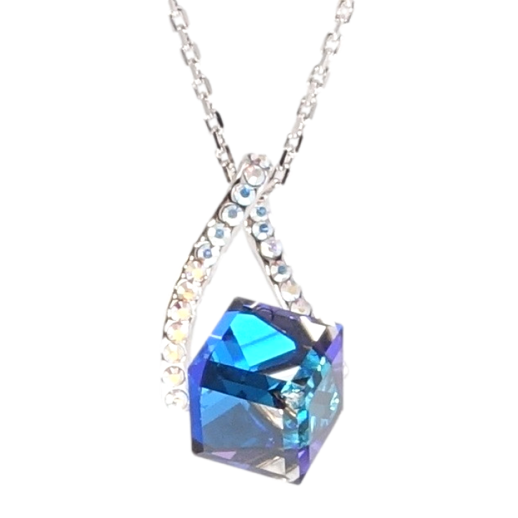 Кулон Xuping колір Родій з кр-ми Swarovski на ланцюжку Кристальний куб із синім відливом довжина 38,5-44см фото №2 Кулон Xuping колір Родій з кр-ми Swarovski на ланцюжку Кристальний куб із синім відливом довжина 38,5-44см фото №2